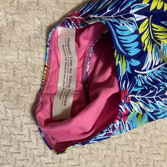 Tropical palm print monokini with matching sunglasses - Picture 6 of 7